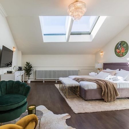 Holt Old Town Luxury Suites Bukarest Eksteriør billede