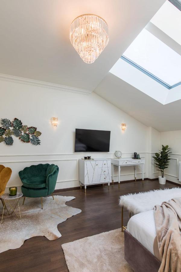 Holt Old Town Luxury Suites Bukarest Eksteriør billede