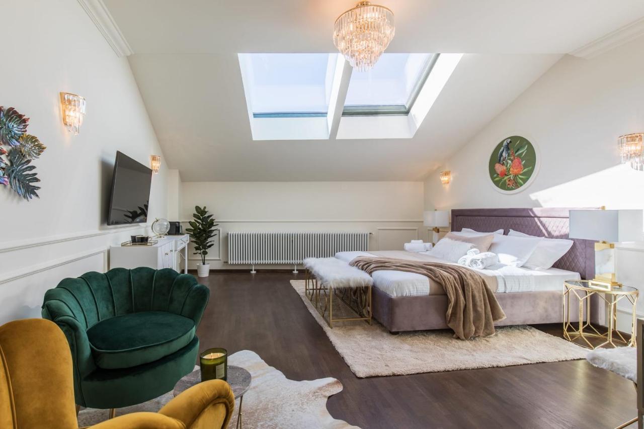 Holt Old Town Luxury Suites Bukarest Eksteriør billede
