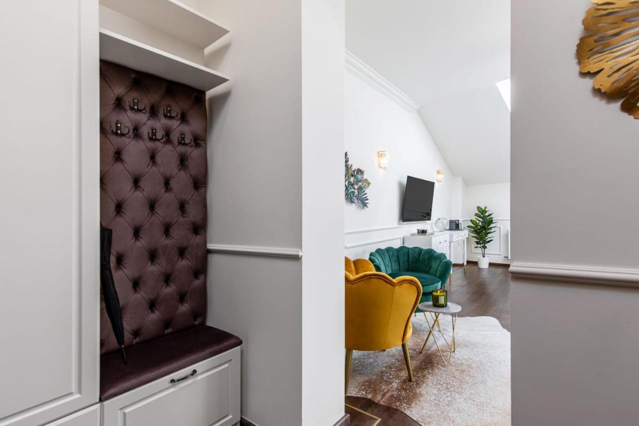 Holt Old Town Luxury Suites Bukarest Eksteriør billede