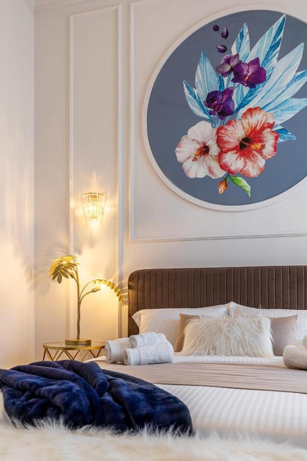Holt Old Town Luxury Suites Bukarest Eksteriør billede