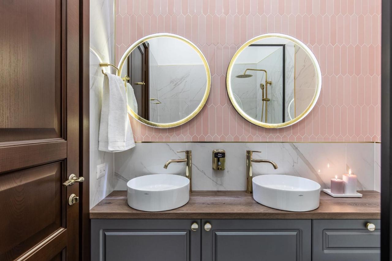 Holt Old Town Luxury Suites Bukarest Eksteriør billede