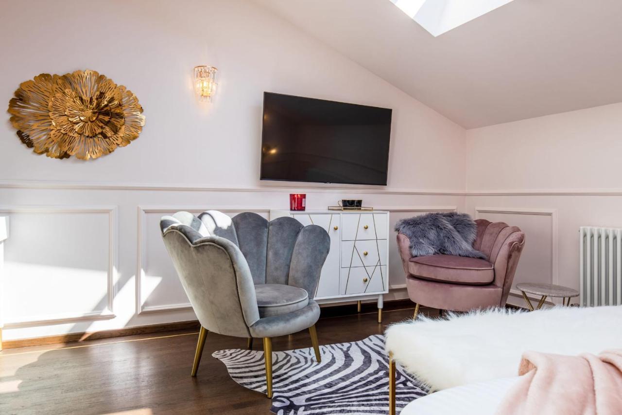 Holt Old Town Luxury Suites Bukarest Eksteriør billede
