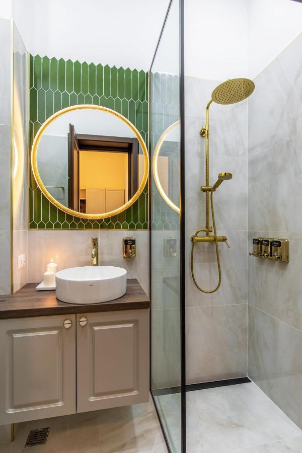 Holt Old Town Luxury Suites Bukarest Eksteriør billede
